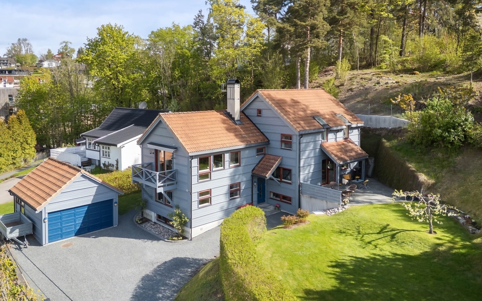 Velkommen til Landøyveien 32 presentert av eiendomsmegler Edvard Chapsang - EIE eiendomsmegling Bærum. Foto Juliane Jensen (Studio Juliane) Galleribilde