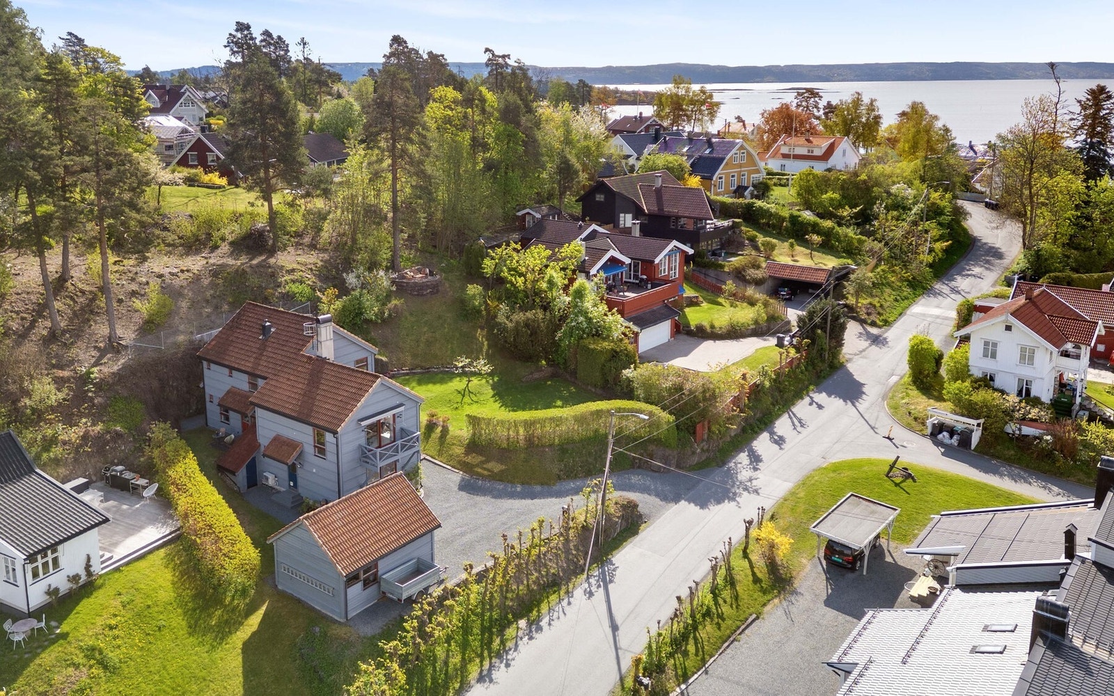 Området er ideelt for barnefamilier, med flere barnehager og skoler for alle trinn innen kort avstand. Galleribilde
