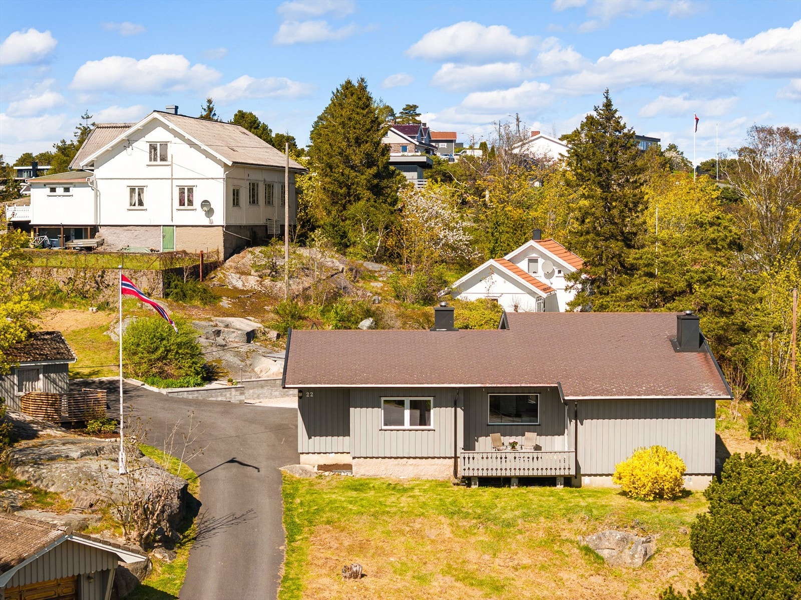 Boligens opprinnelige del er fra sene 1800-tallet. Tilbygg tegnet av Finn Lillemoen ble oppført midt på 1970-tallet. Fotograf; Kristoffer Kristiansen. Galleribilde