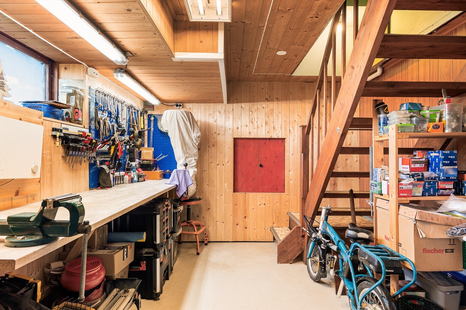 I kjelleren inngår to boder som i dag benyttes til arbeids-/hobbyrom. Galleribilde