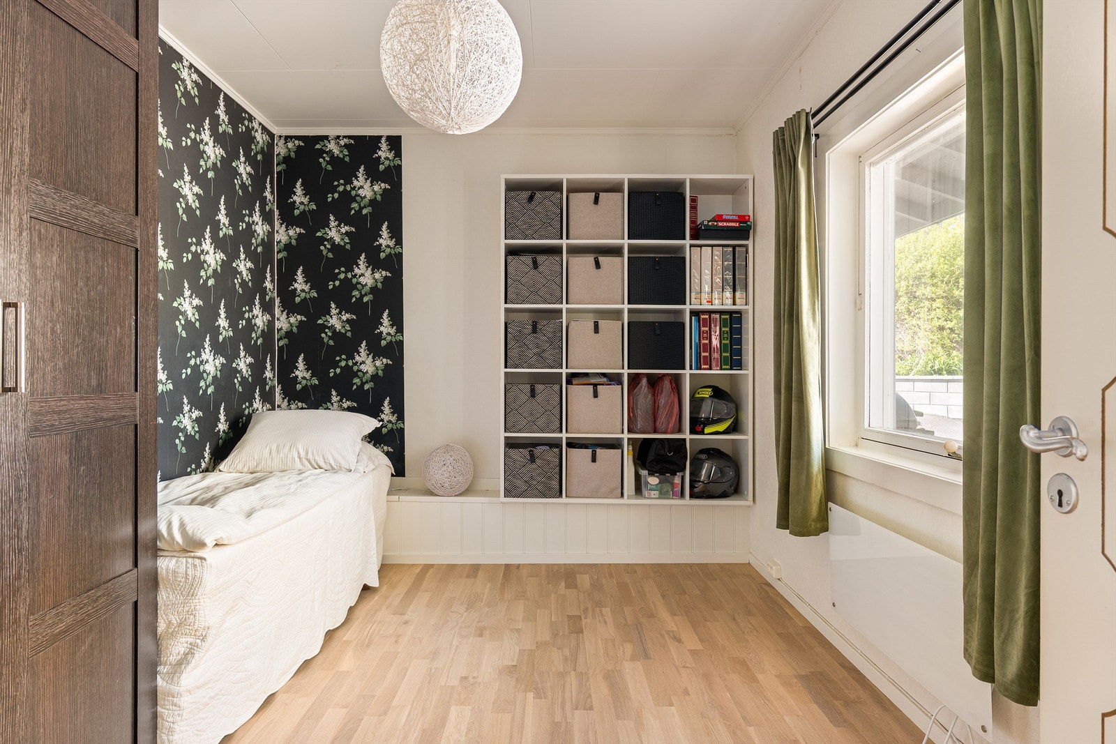 Soverommet i boligens opprinnelige del er forbundet med entreen og velegnet blant annet som ungdomsrom. Galleribilde