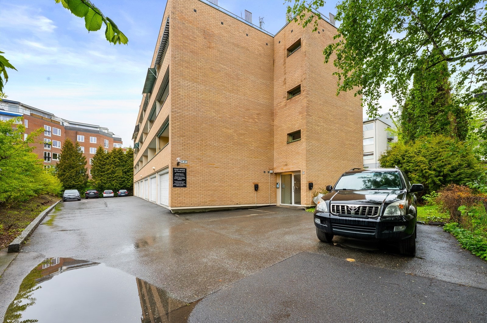 Her bor man skjermet og tilbaketrukket til i rolig blindvei. Galleribilde