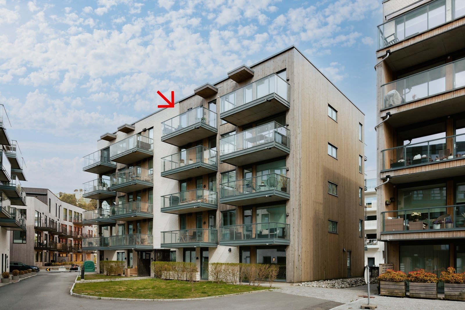 Nyhavn har de siste årene gjennomgått en spennende utvikling, med flere nyere bygg som har gitt nabolaget et moderne og eksklusivt preg. Galleribilde