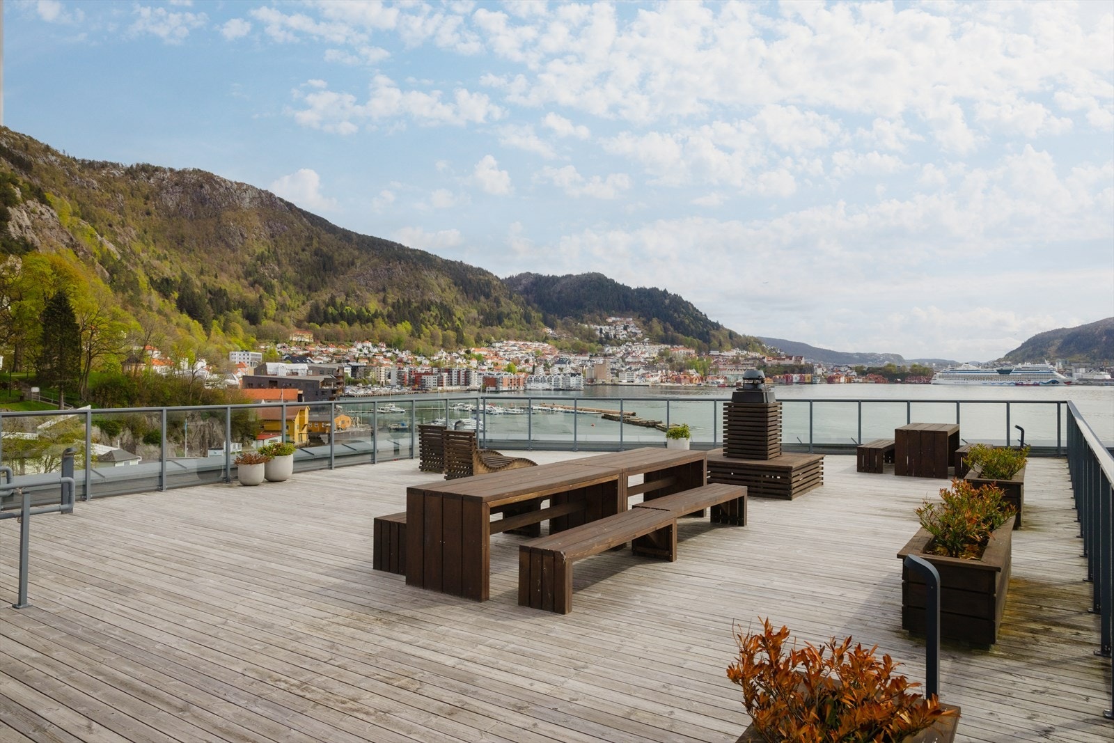 Sameiet har også en herlig, felles takterrasse - tenk en varm sommerdag her oppe! Galleribilde