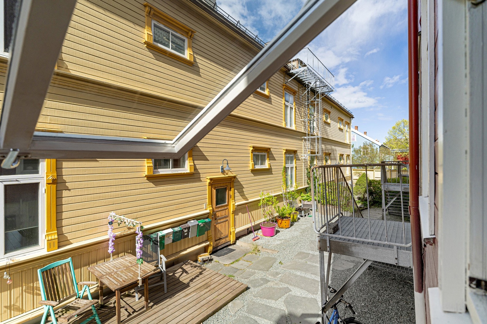 Leiligheten er vendt mot bakgård, og har en skjermet beliggenhet. Galleribilde