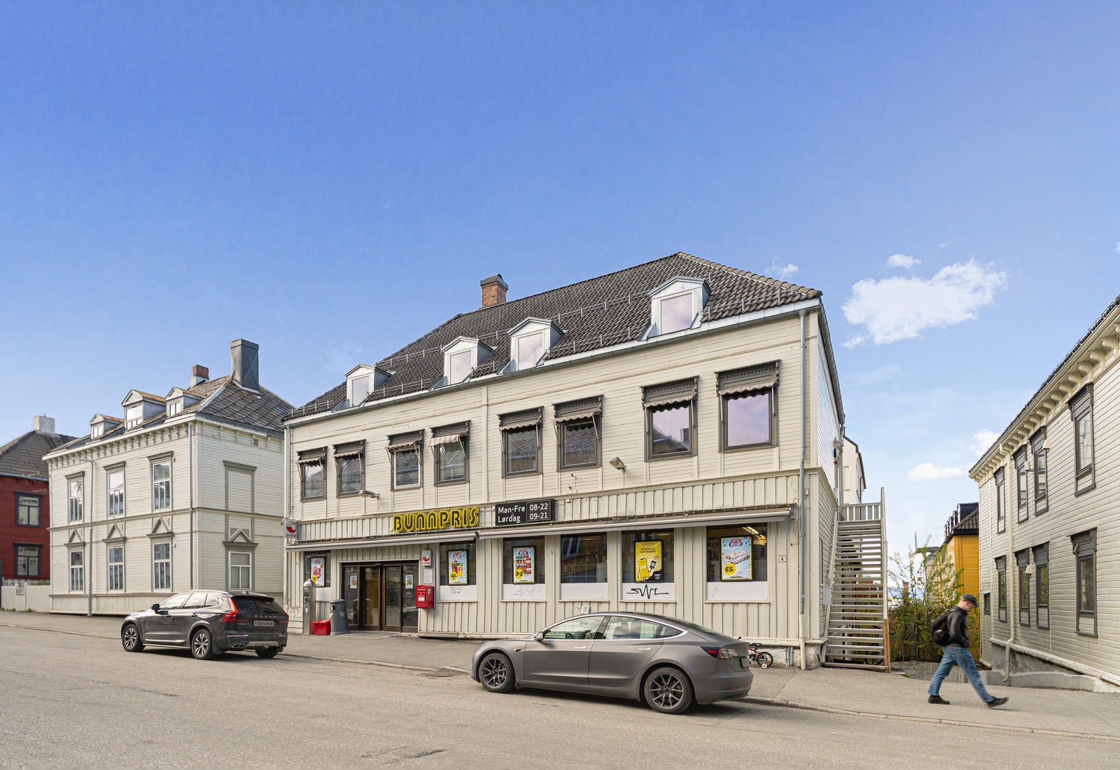 Dagligvarebutikken Bunnpris ligger et steinkast unna eiendommen. Galleribilde