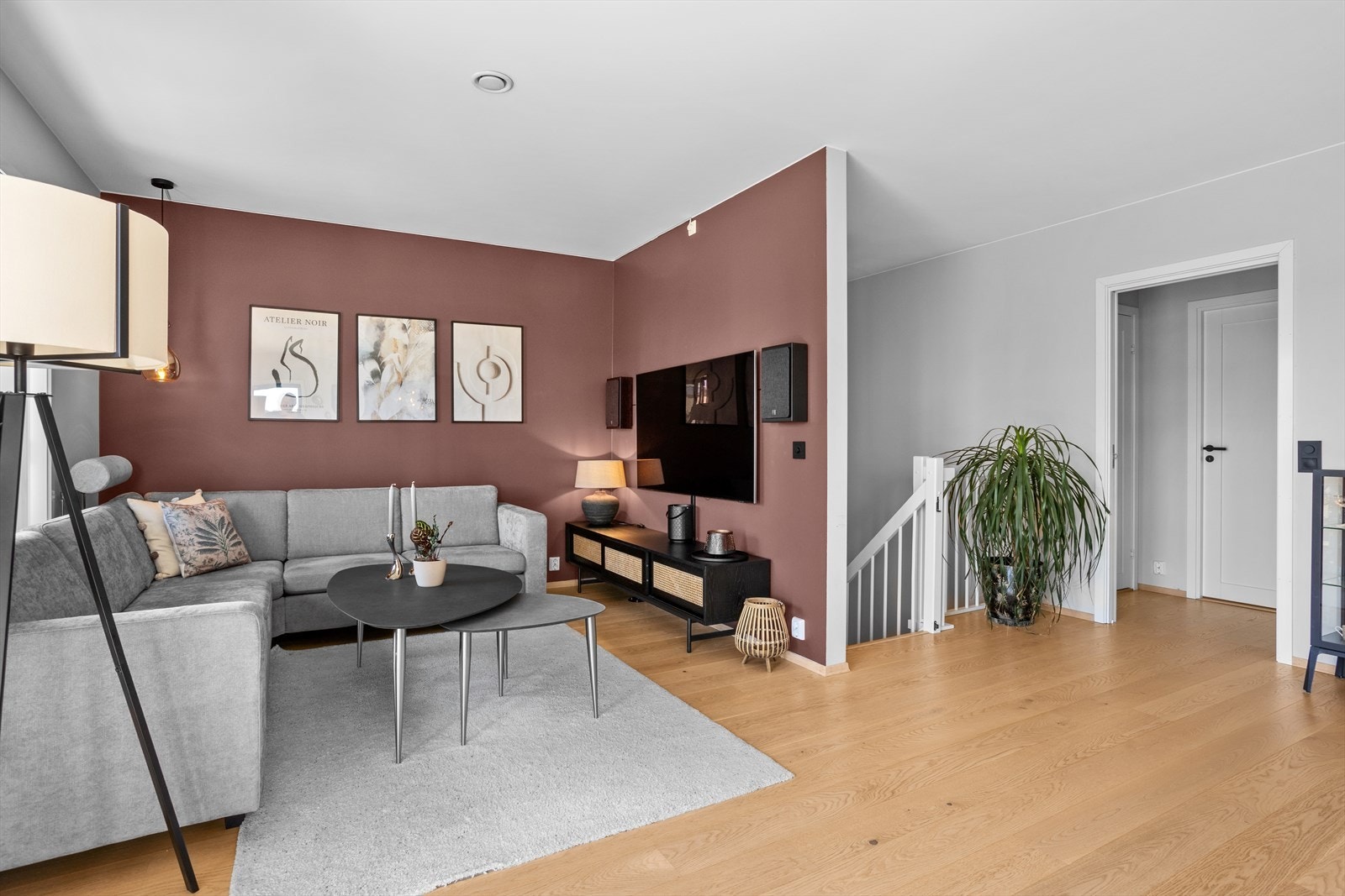 Hele huset har moderne og tidsriktig standard, med kun TG1 fra takstmannen. Galleribilde