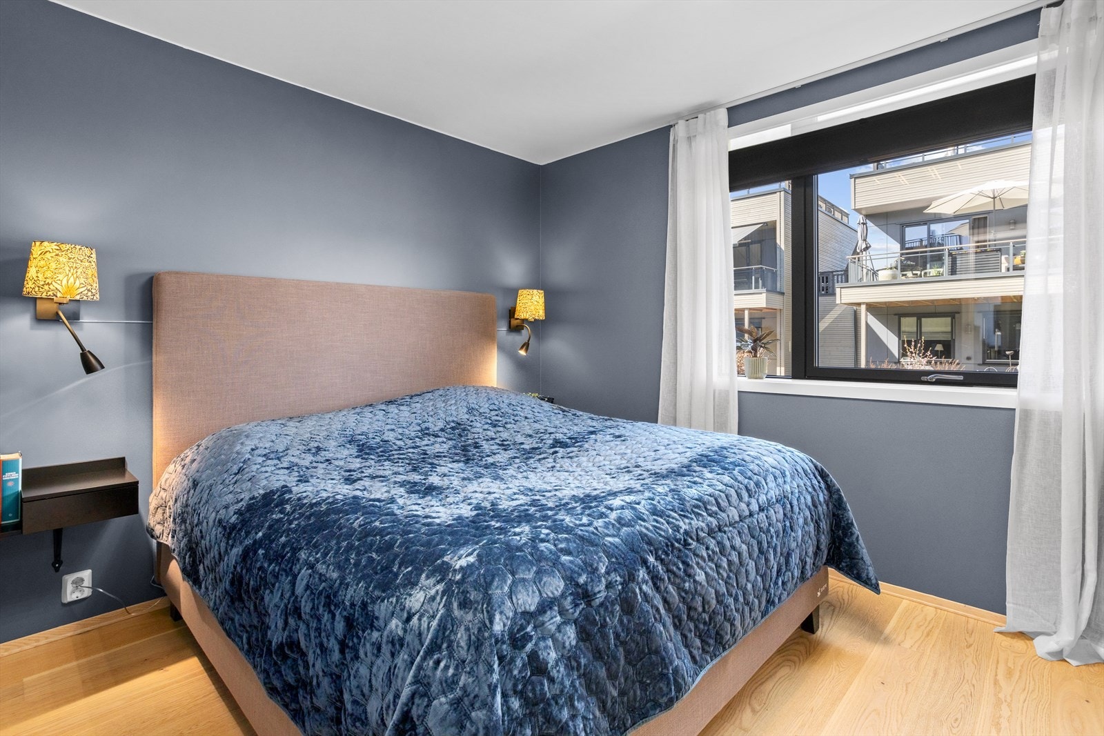 Hovedsoverom med god plass til dobbeltseng. Galleribilde