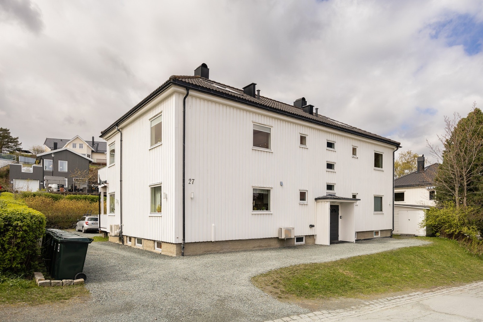 Her bor man i et rolig og attraktivt boligstrøk på Persaunet med kort avstand inn til sentrum. Galleribilde