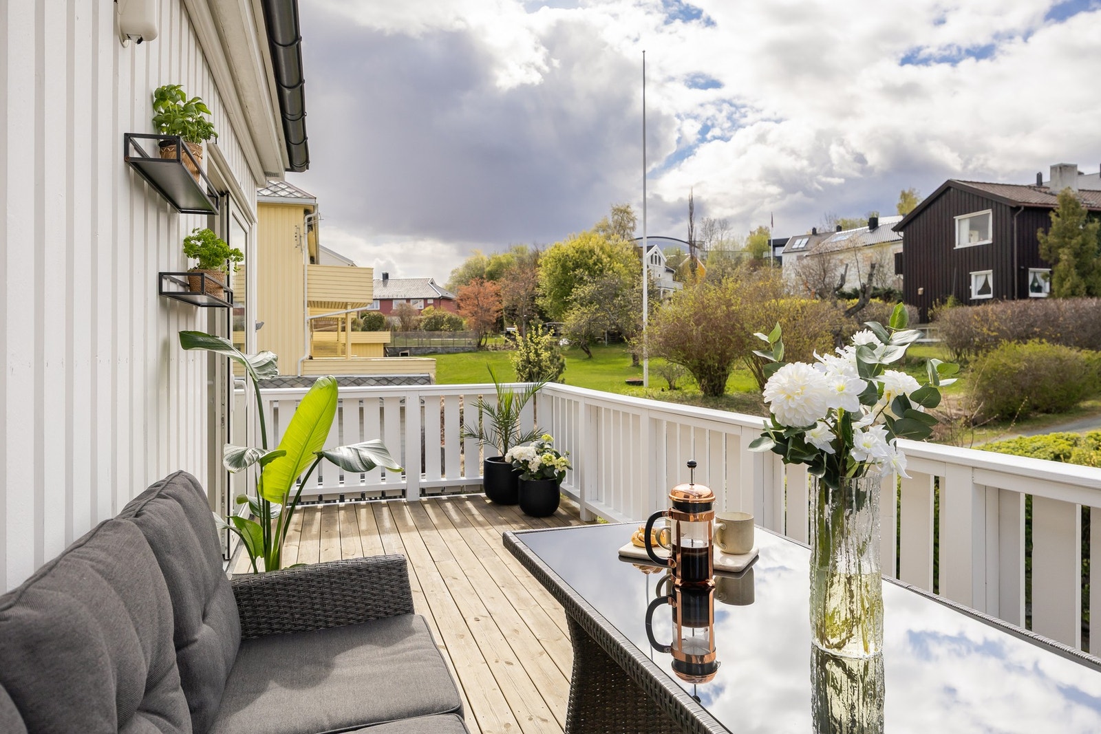 Verandaen forlenger boligens areal betydelig på finværsdager. Galleribilde