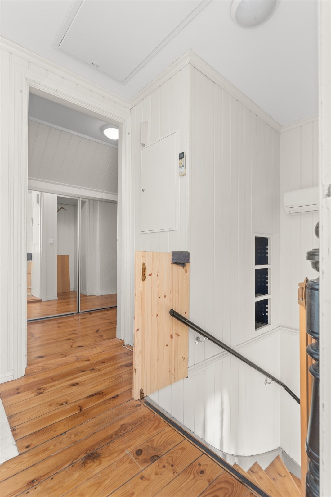 Hall loftsetasje Galleribilde