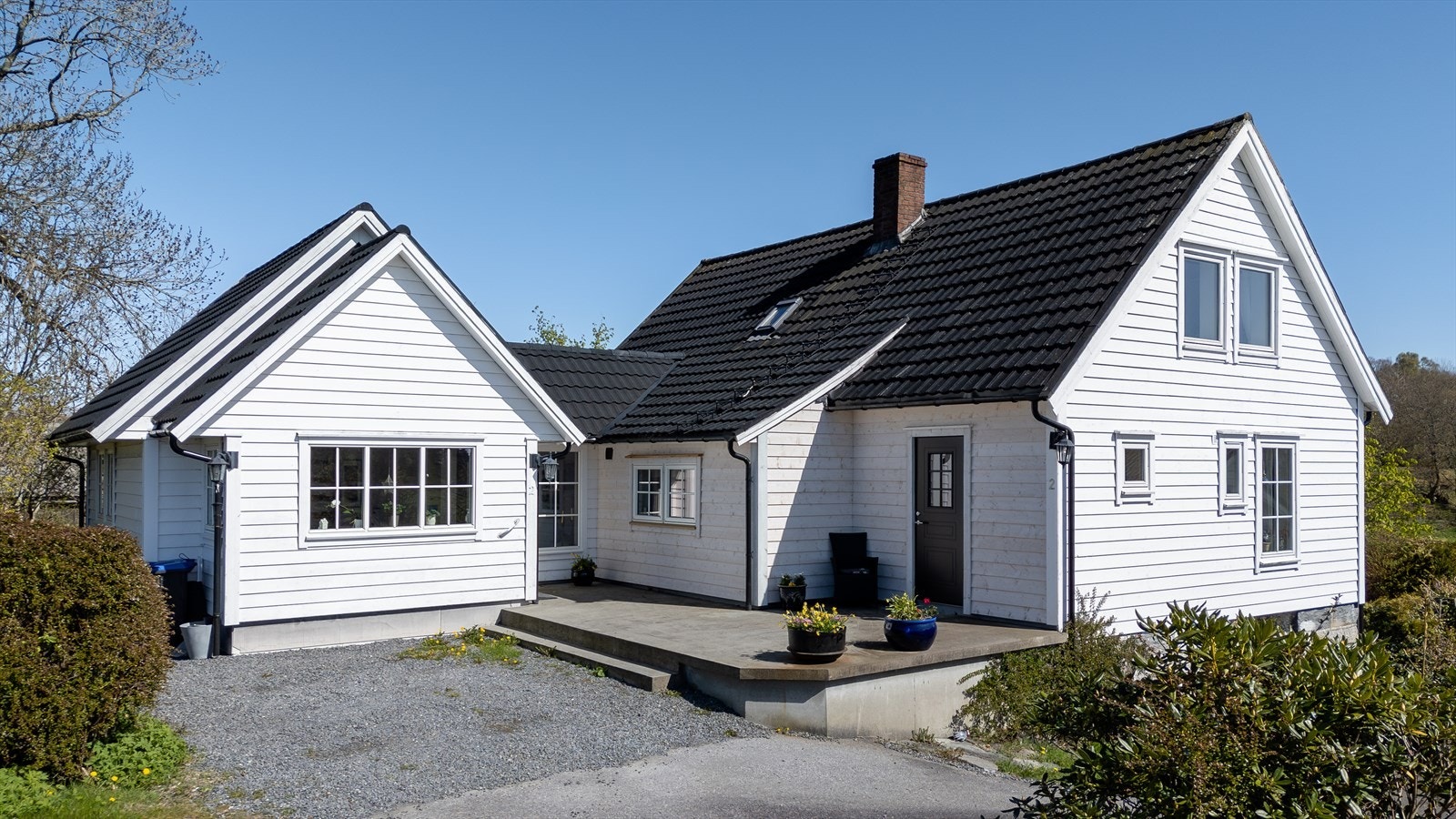 Landlig og fint beliggende eiendom med stor tomt Galleribilde