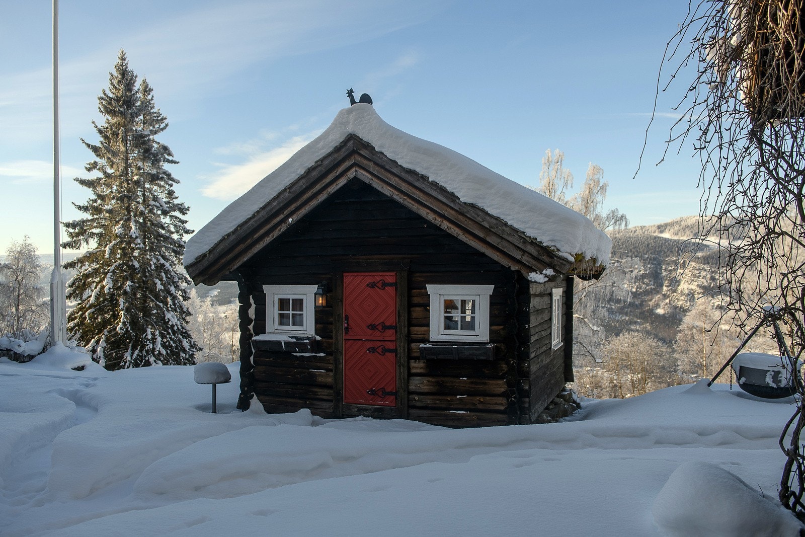 "Sissel stua" her bodde Sissel Kyrkjebø under OL-94. Annekset mot sør ble oppført i 1993 og har et bruksareal på 18 m², fordelt på stue/soverom og bad. Galleribilde