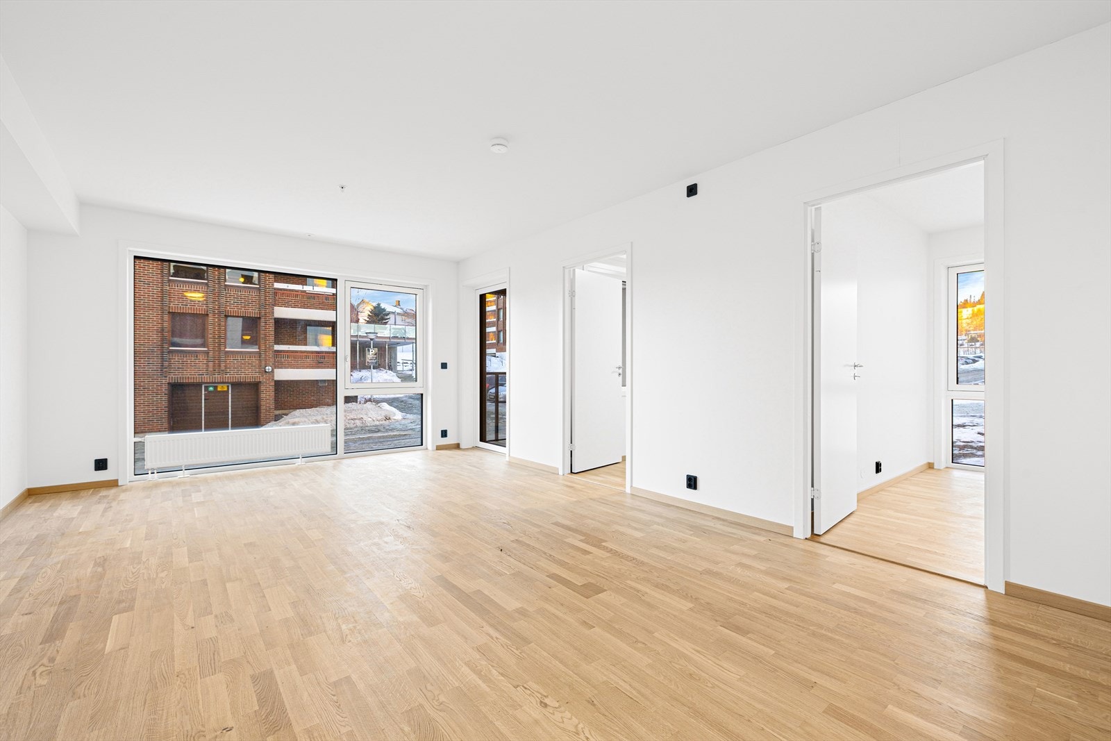 Som beboer disponerer du egen bod i kjeller, samt mulighet for leie av p-plass i oppvarmet parkeringskjeller - komfortabelt og praktisk året rundt. Galleribilde