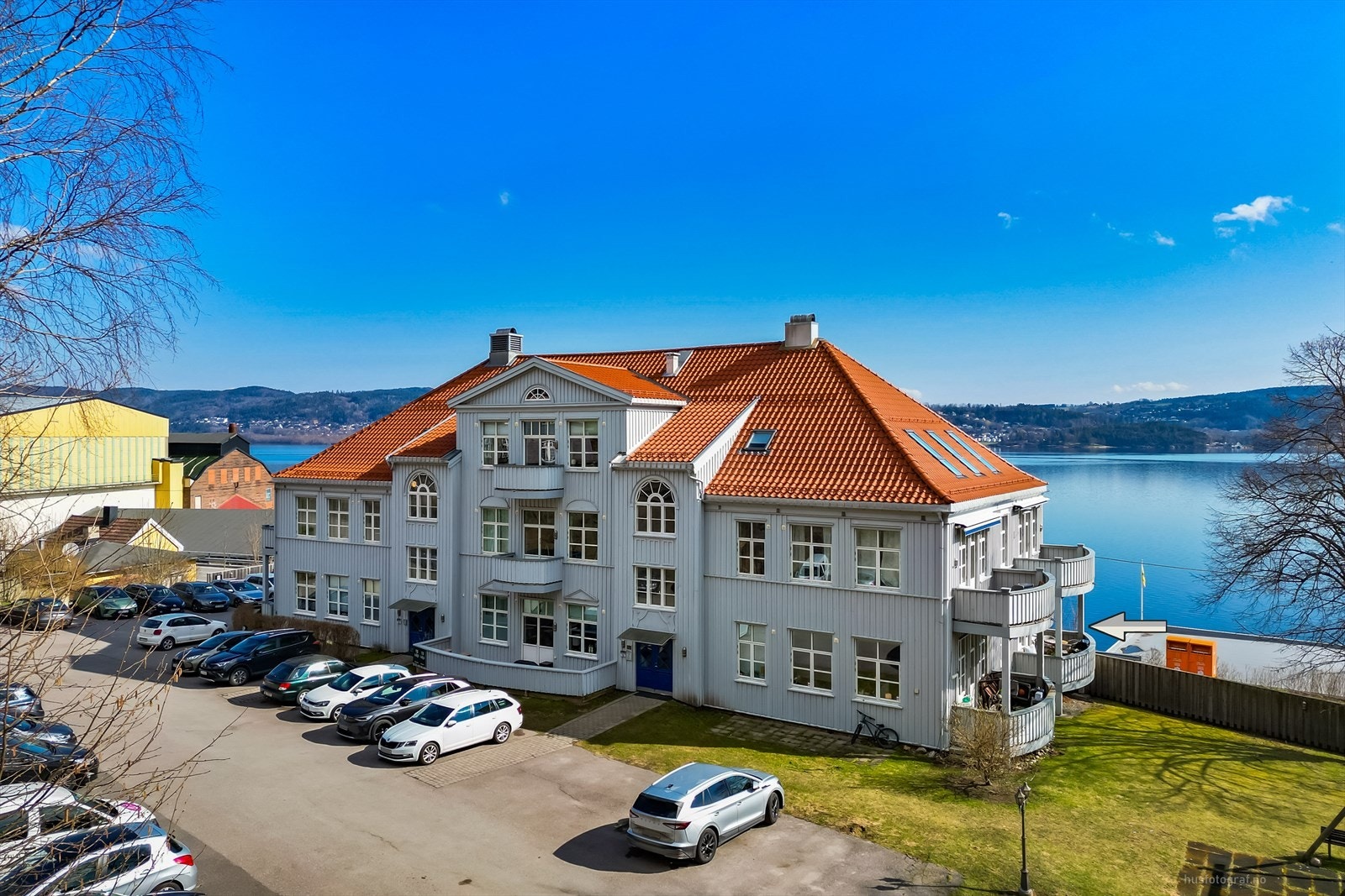 Sameiet Nøstodden Boliger består av 17 seksjoner og har velholdte, opparbeidede fellesarealer. Galleribilde