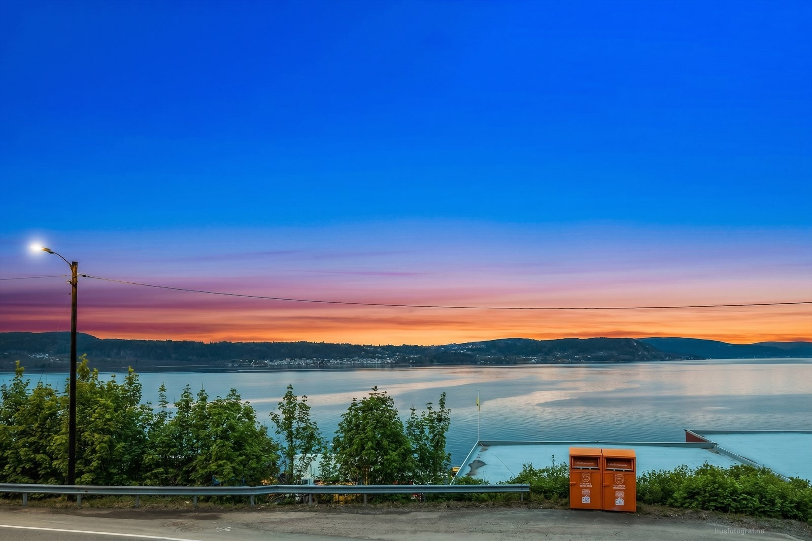 Idylliske omgivelser med umiddelbar nærhet til Drammensfjorden. Sommersesong er AI-generert. Galleribilde