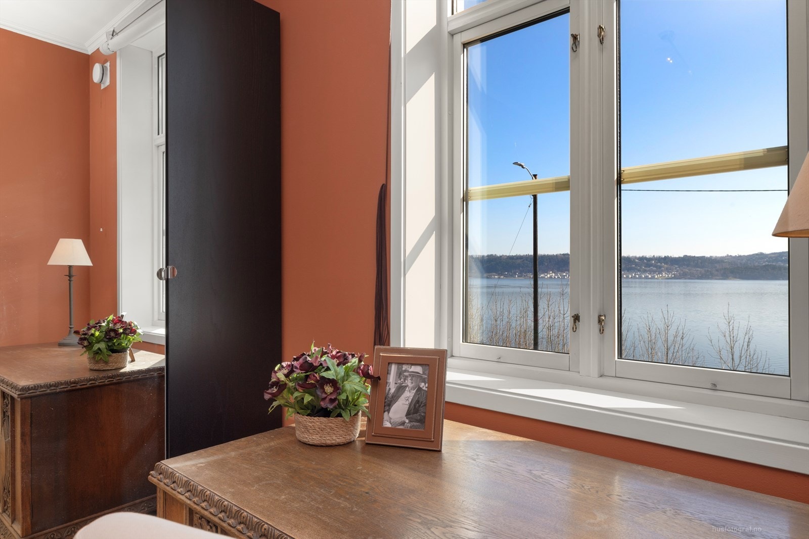 En perfekt plass for en skjermet hjemmekontorløsning. Galleribilde