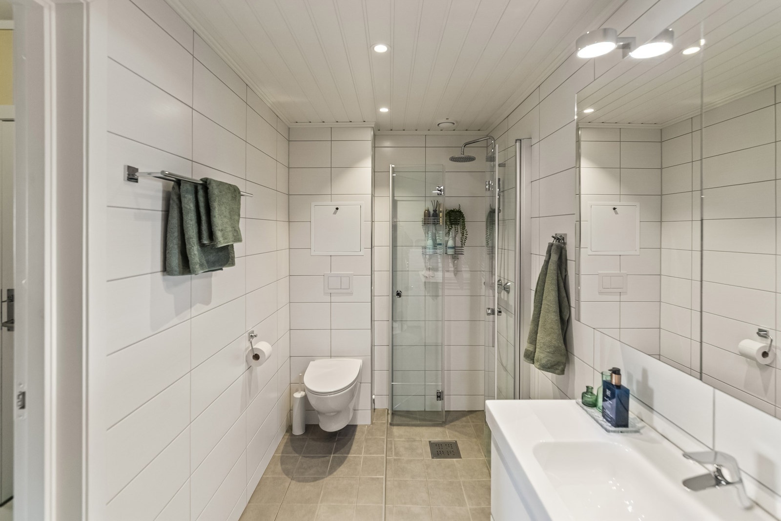 I forbindelse med oppussingen ble det installert et rør-i-rør-system av plast. Rørskapet er plassert på badet. Galleribilde
