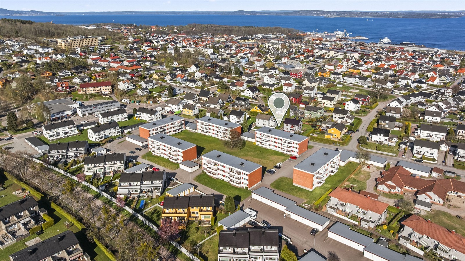 Bussholdeplass i kort gangavstand fra leiligheten. Galleribilde