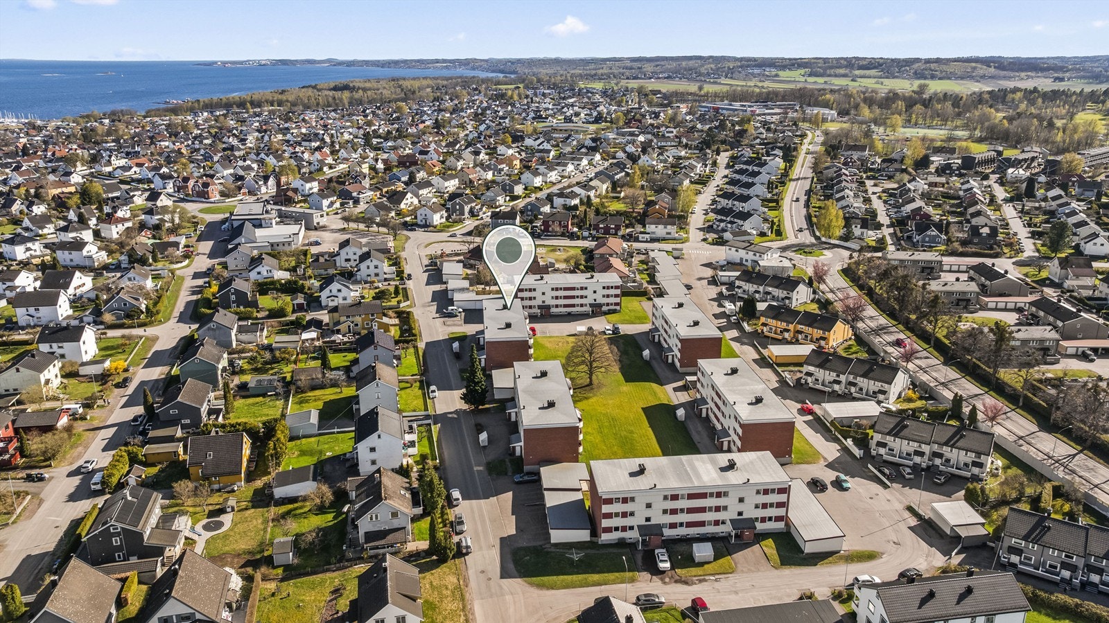 Området byr på nærhet til både skoler, barnehager og fritidsaktiviteter som Holtan Aktivitetspark. Galleribilde