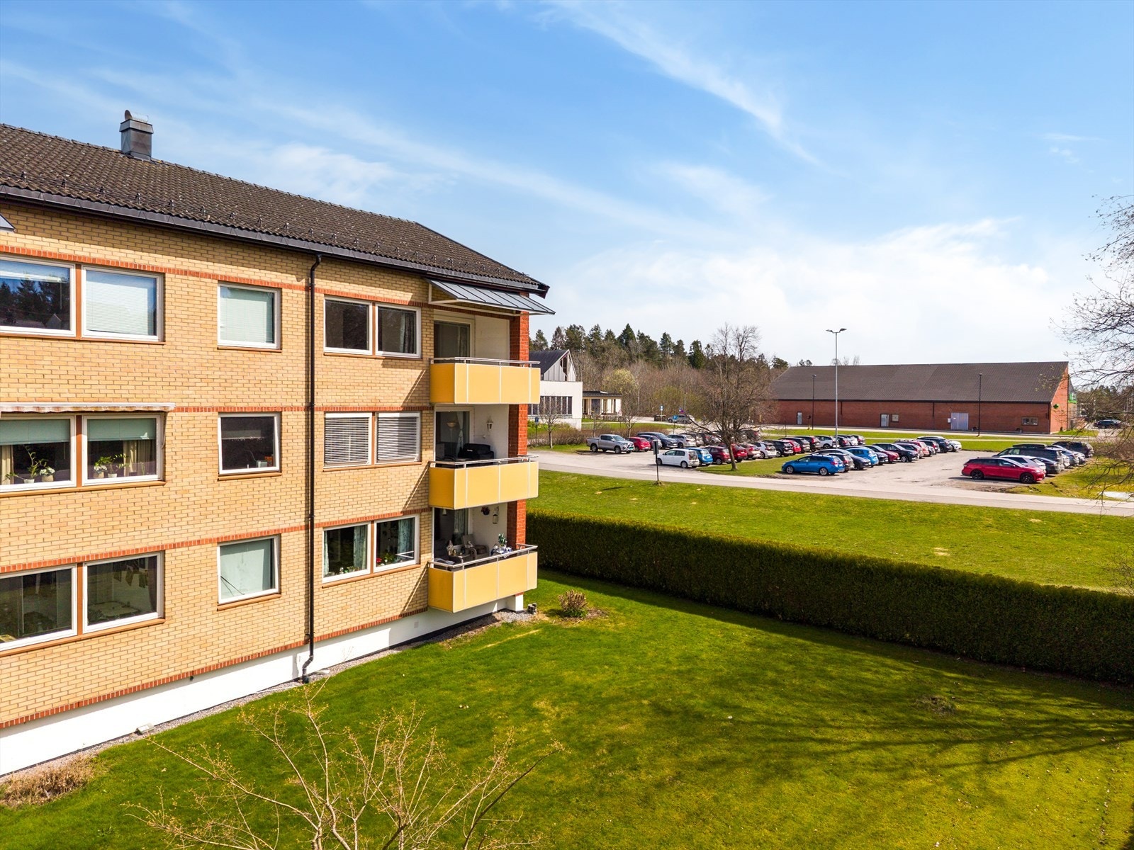 Nærhet også til flere barnehager, skole og idrettsanlegg. Rett i nærheten ligger Stridsklevhallen og populære Uræddløypa. Galleribilde