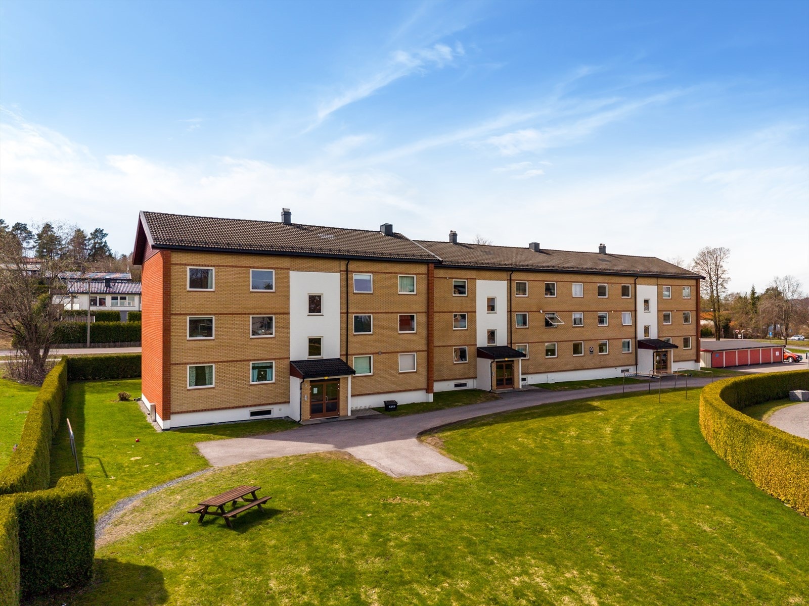 Leiligheten disponerer to boder, en i kjelleren og en på loftet, som gir rikelig med lagringsplass. Galleribilde