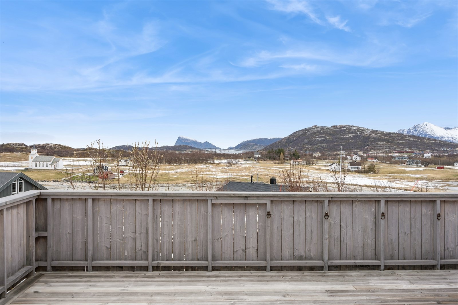 Utsikt mot nærområdet. Joker på Brensholmen ligger kun en 2-minutters kjøretur unna. Galleribilde
