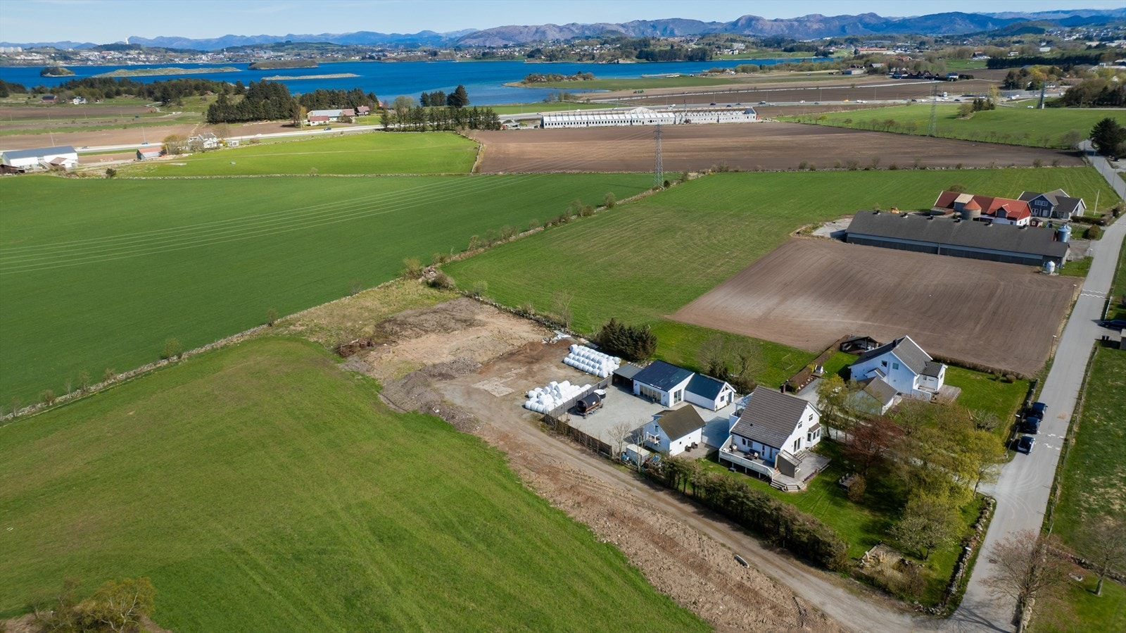 Eiendommen ligger i Sola kommune, med kort vei til både Stavanger og Sandnes. Galleribilde