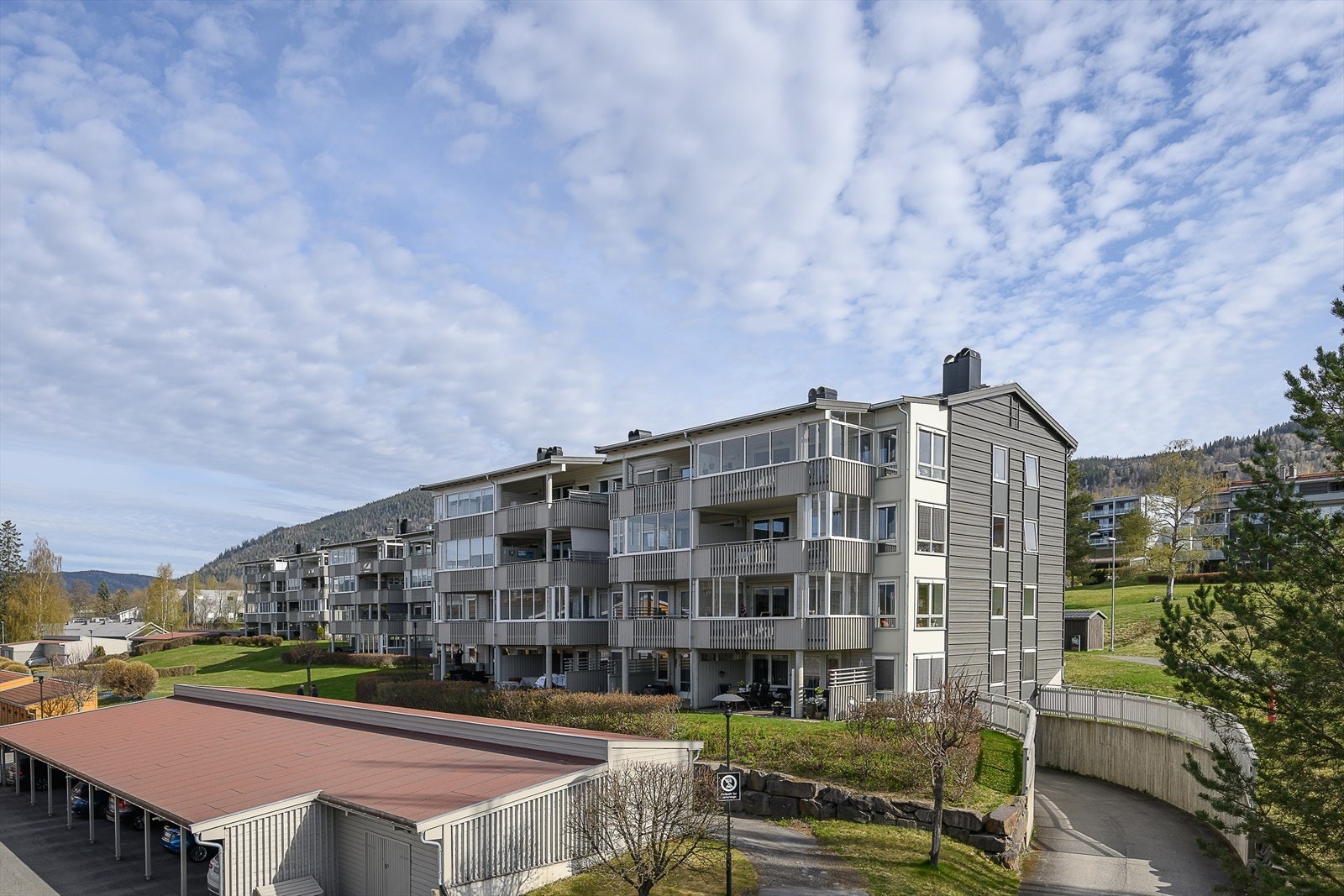 Smestadmoen Borettslag II består av 32 leiligheter. Denne leiligheten ligger i 3.etasje. Galleribilde