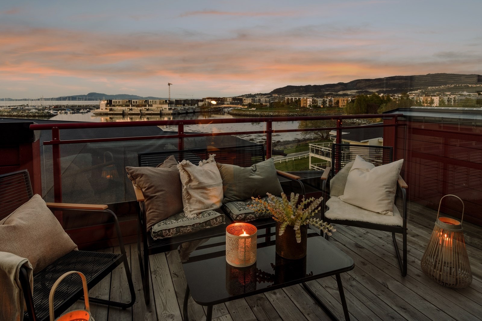 Nyt utsikten over Grilstad Marina og Trondheimsfjorden. Galleribilde