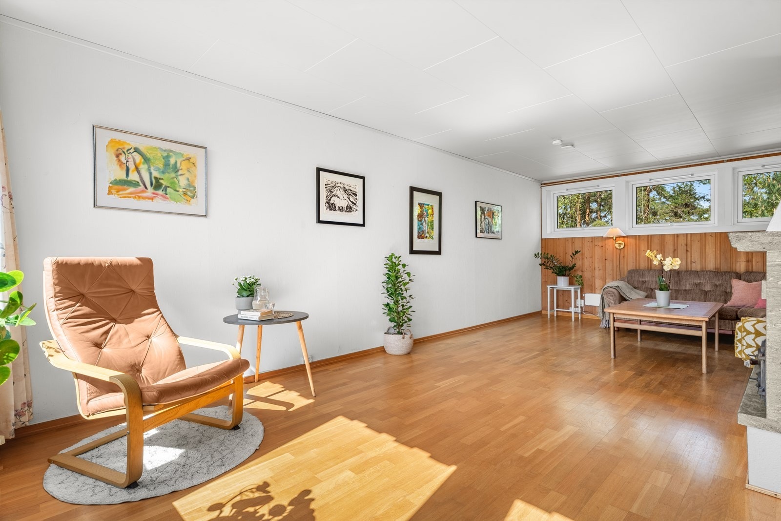 Her er det rikelig med plass til både sofagruppe og annet møblement. Galleribilde