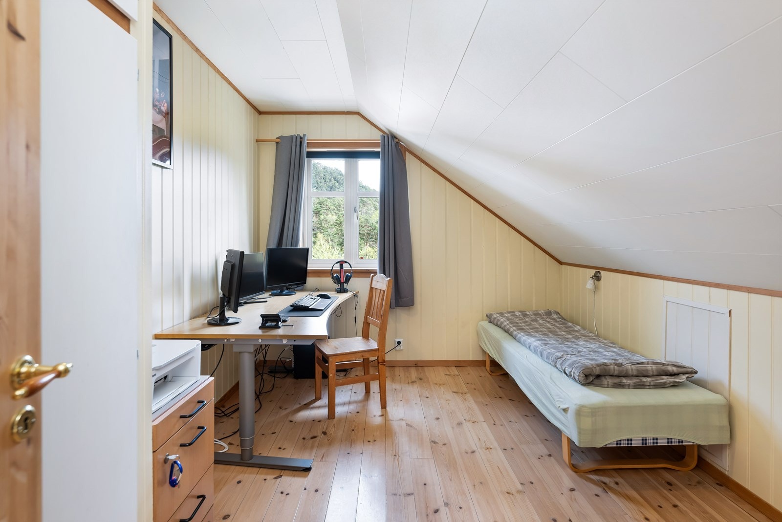 Soverommene på loftet egner seg godt som barnerom, gjesterom eller kontor. Galleribilde