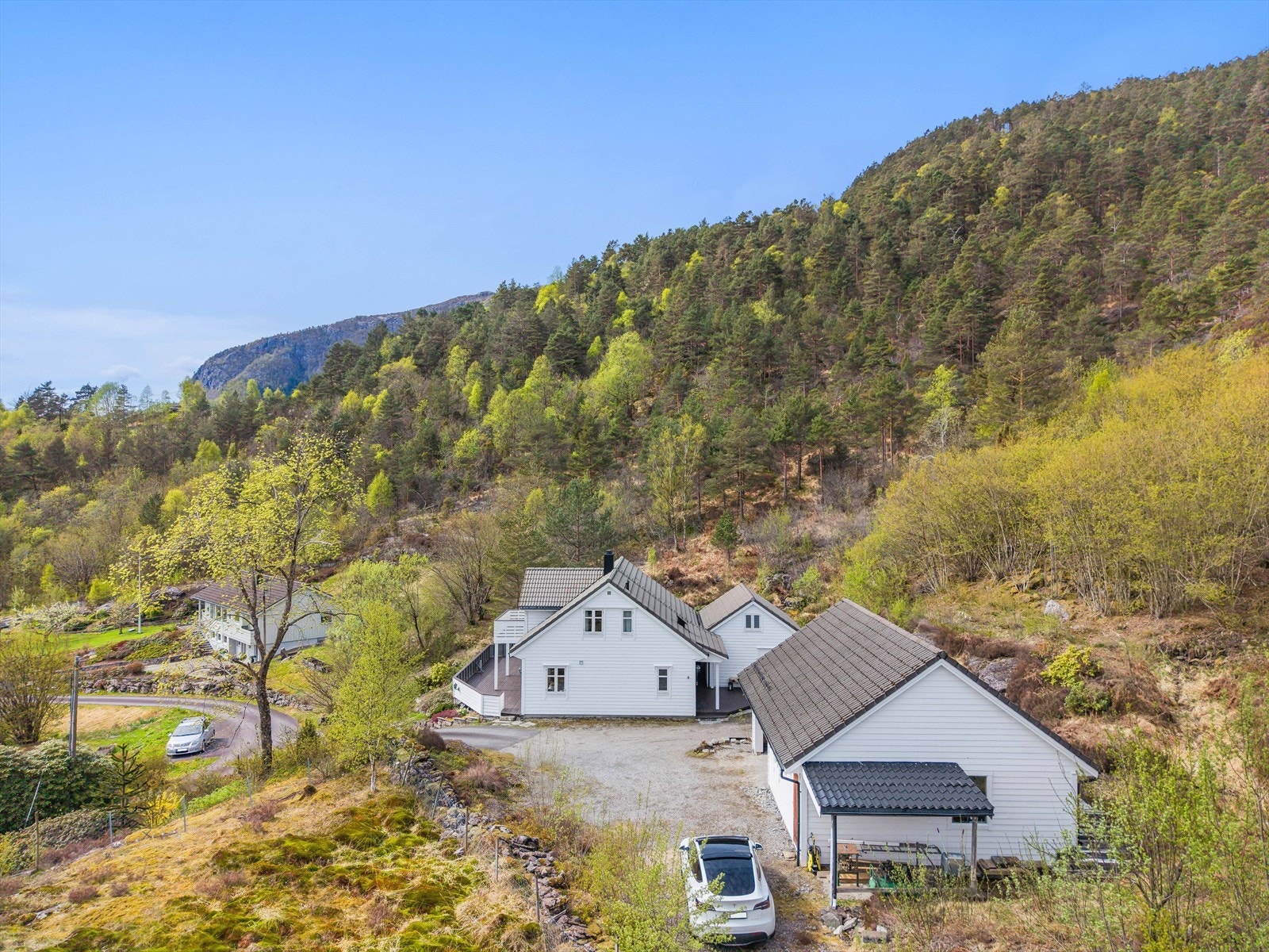 Her bor du usjenert og tilbaketrukket, men likevel sentralt i Eikelandsosen. Galleribilde