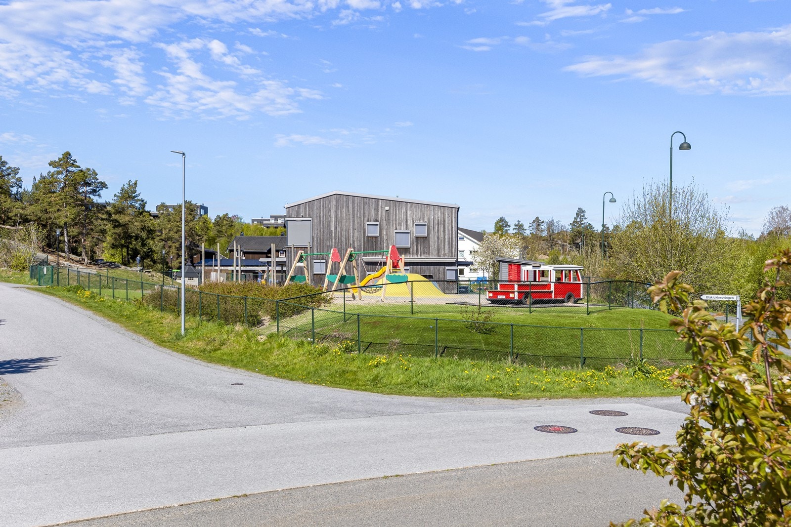 Kort vei til barnehage. Galleribilde
