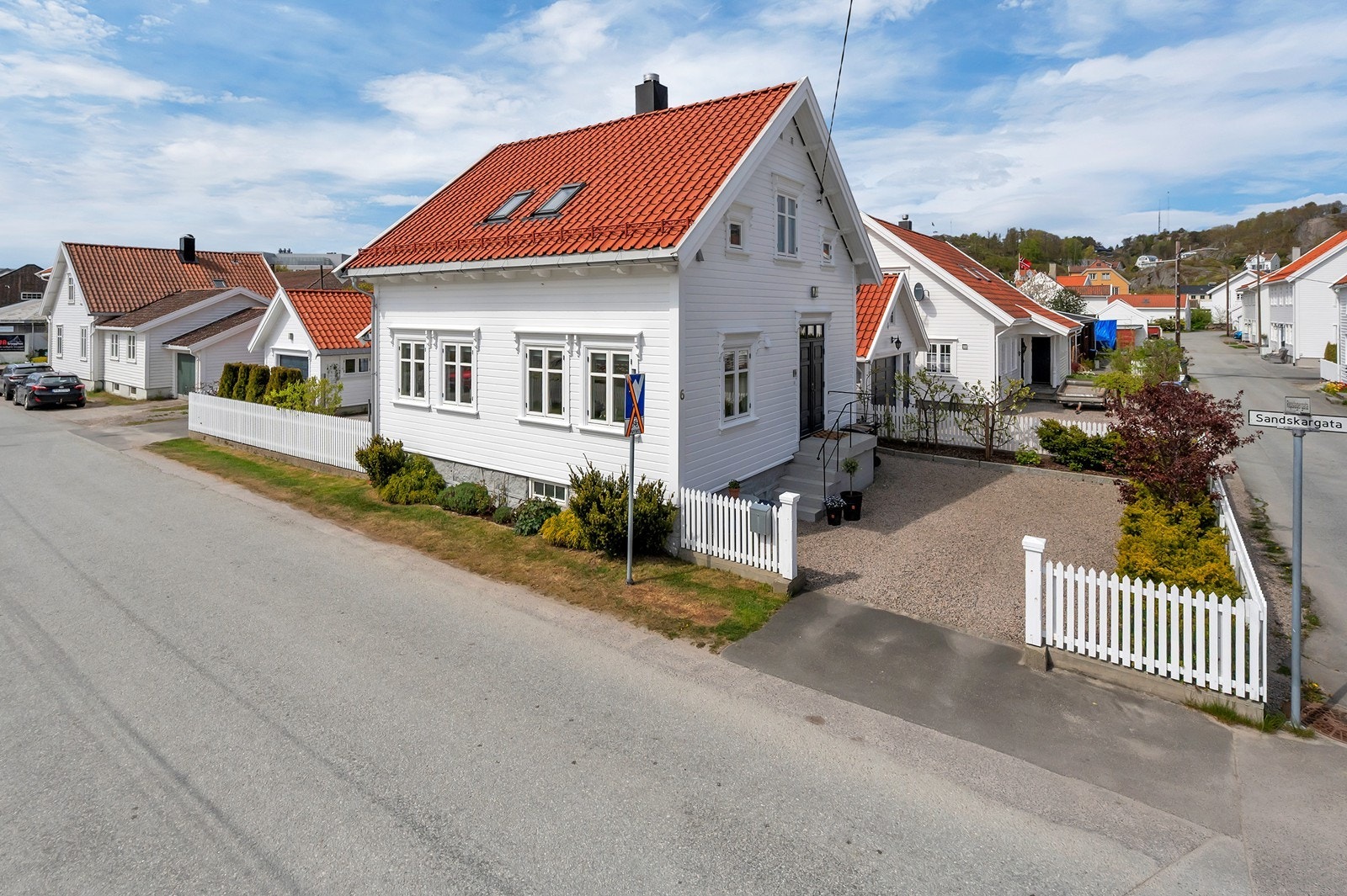 Eiendommen ligger sentralt på Malmø, med flat gangavstand til Mandal sentrum. Galleribilde
