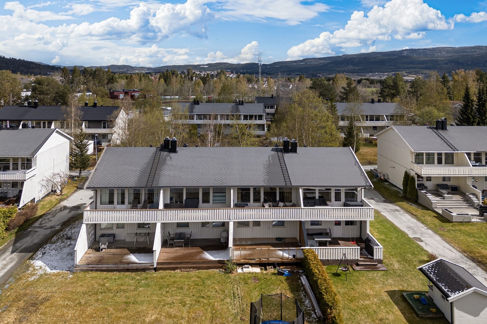 Et innholdsrikt rekkehus med en barnevennlig beliggenhet på Tanem. Galleribilde
