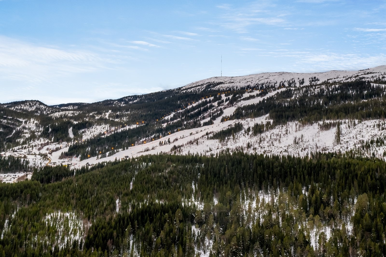 For den aktive ligger det et bredt utvalg av løypenett rundt nærområdet både på sommer og vinterstid. For alpintinteresserte er Vassfjellet Vinterpark et attraktivt tilbud i nærheten. Galleribilde