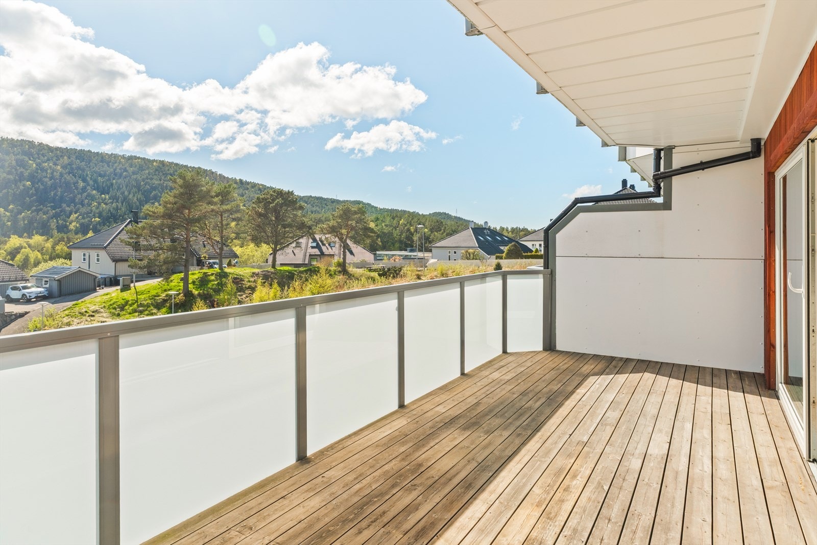 Her har man sol fra ca. kl. 09:00 og utover kvelden - perfekt for å nyte fine solskinnsdager Galleribilde