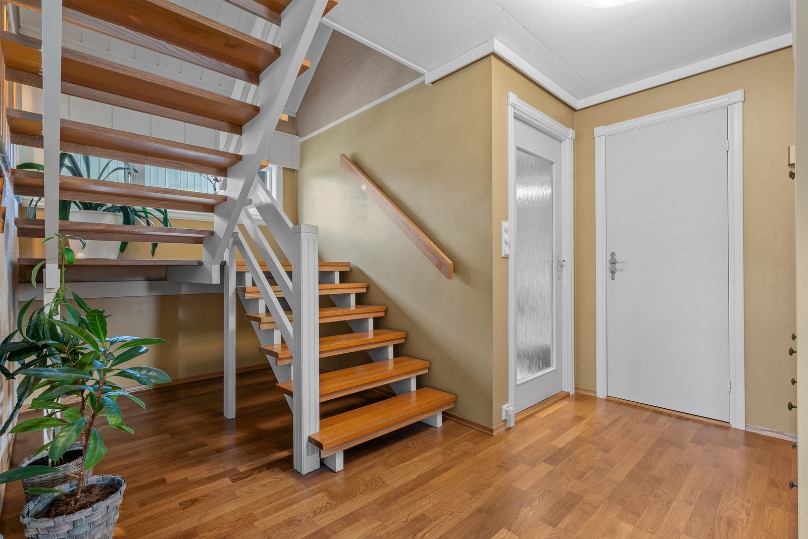Trapp til 2. etasje. I tillegg er det to boder i 1. etasje. Galleribilde