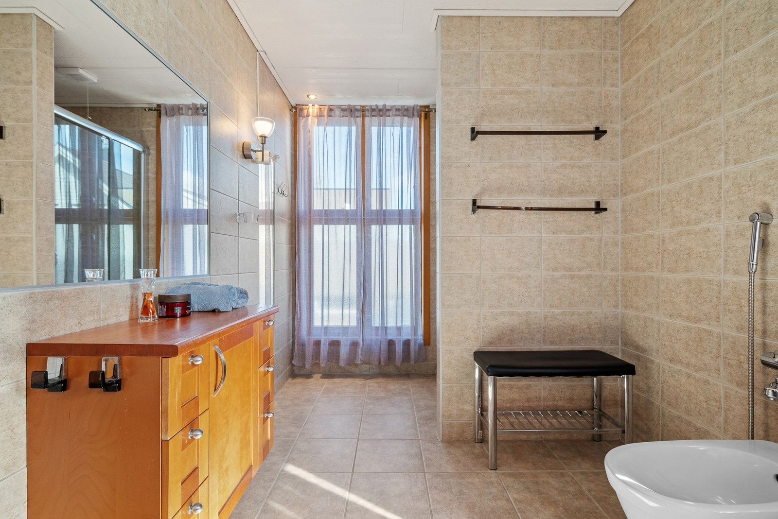 Det er varme i gulvet på badet. Galleribilde