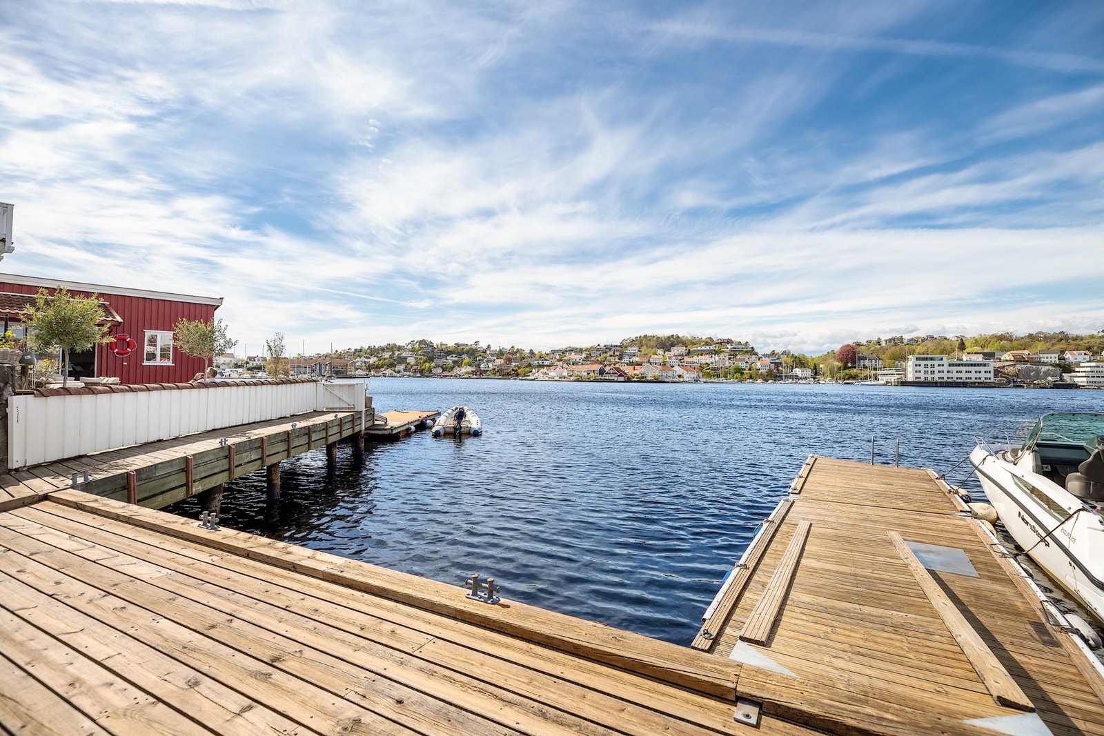 Med enkel tilgang til sjøen ligger alt til rette for å hoppe rett i kajakken og utforske den vakre skjærgården. Galleribilde