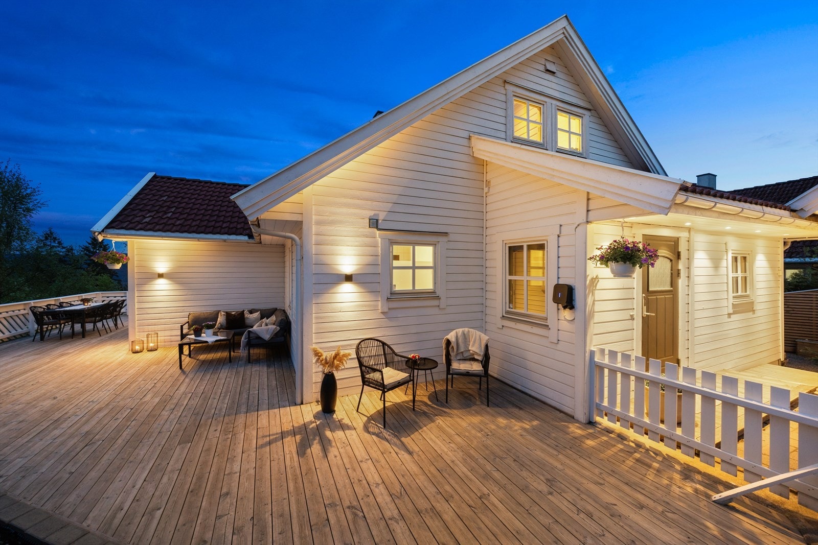 Terrasse på hele 71 kvm med flere soner, men likevel en enhet. Galleribilde