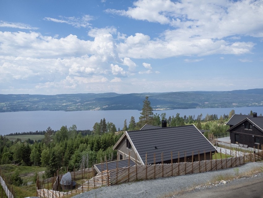 Fra eiendommen er det kun en times kjøretur til Oslo. Galleribilde