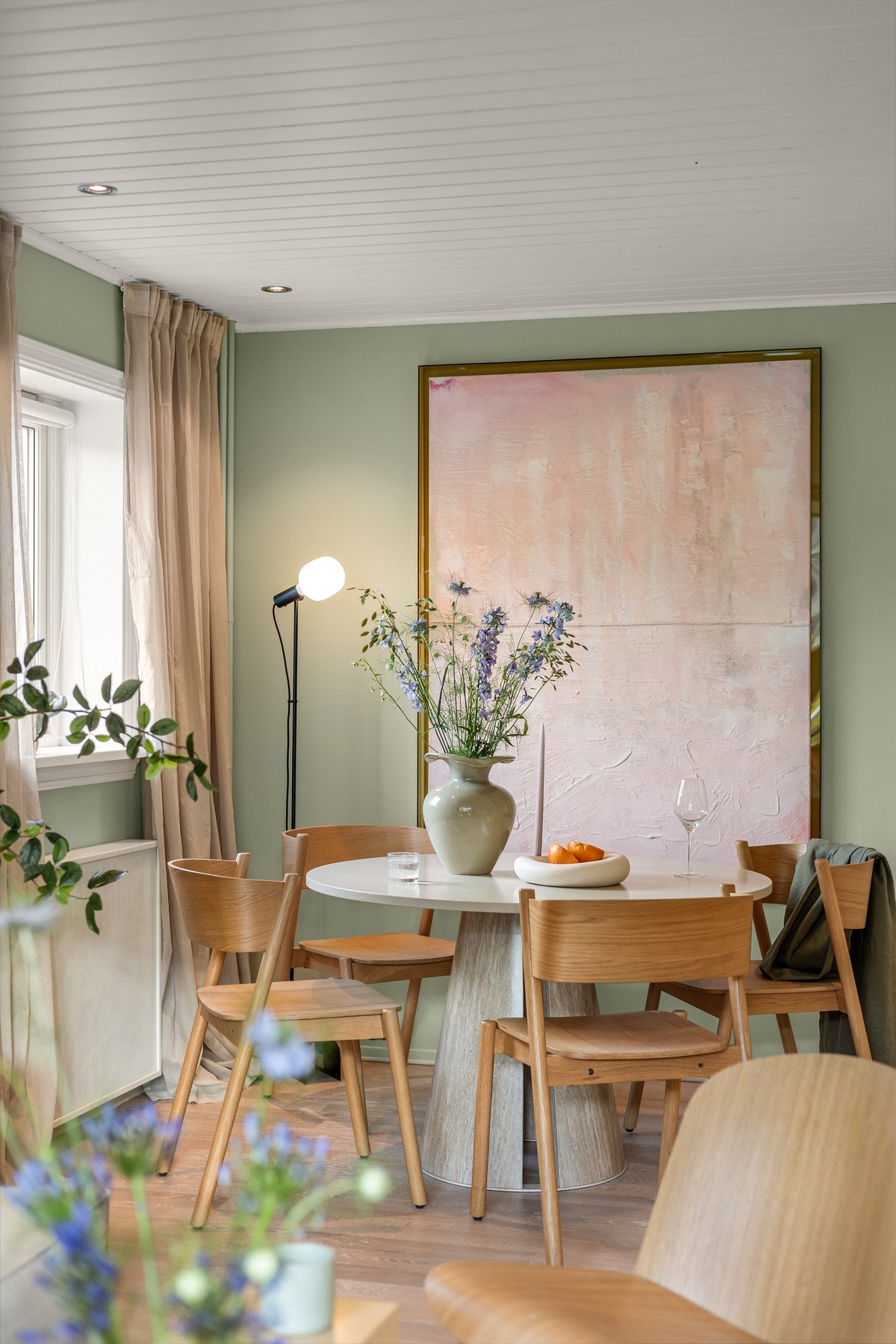 Takket være rommets utforming er det flere møbleringsmuligheter. Galleribilde