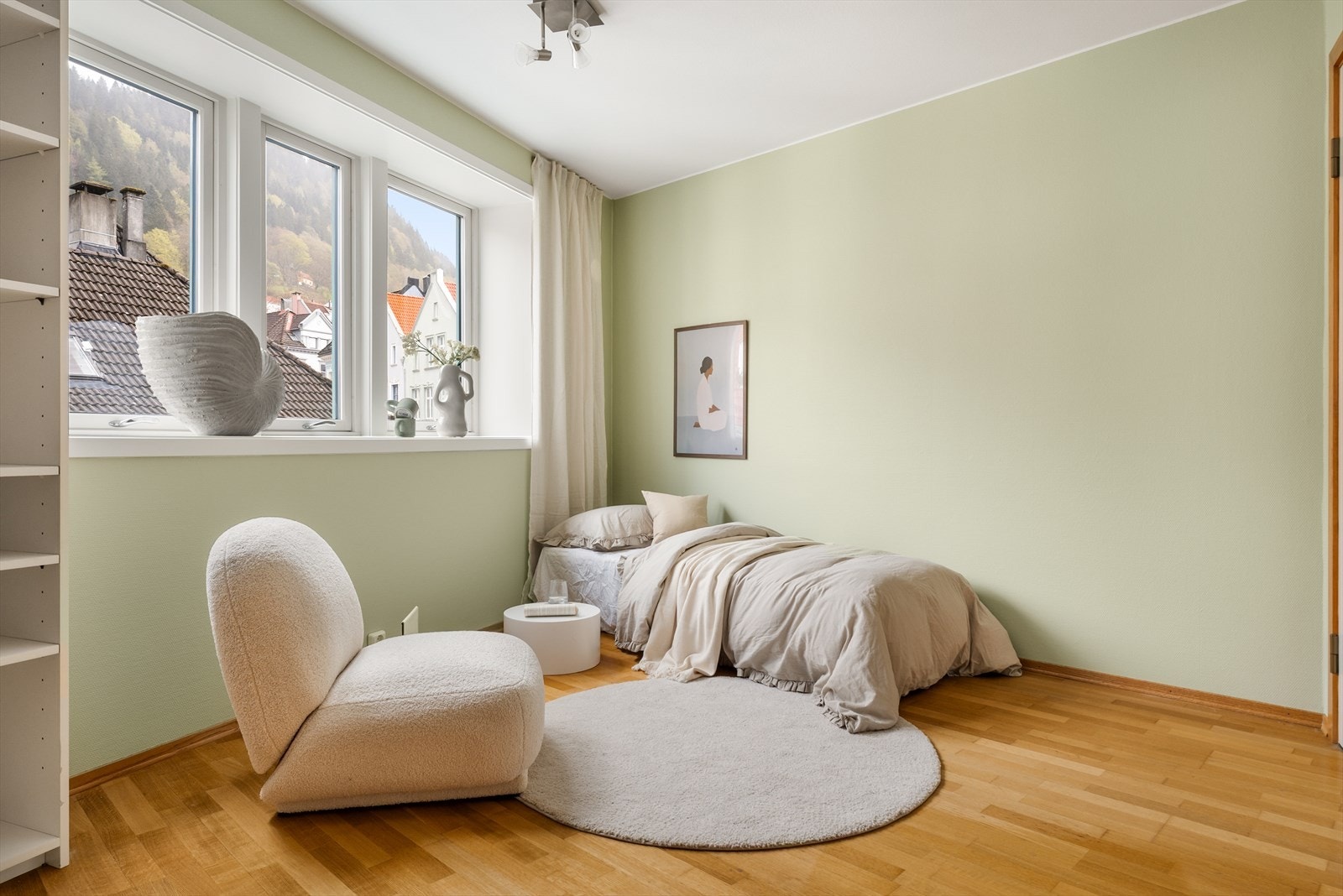 Rommet var på opprinnelige tegninger inntegnet som 2 små soverom Galleribilde