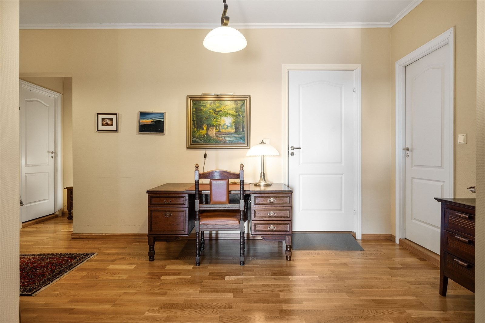 Inngangspartiet er utstyrt med porttelefon for enkel og trygg adkomst. Galleribilde