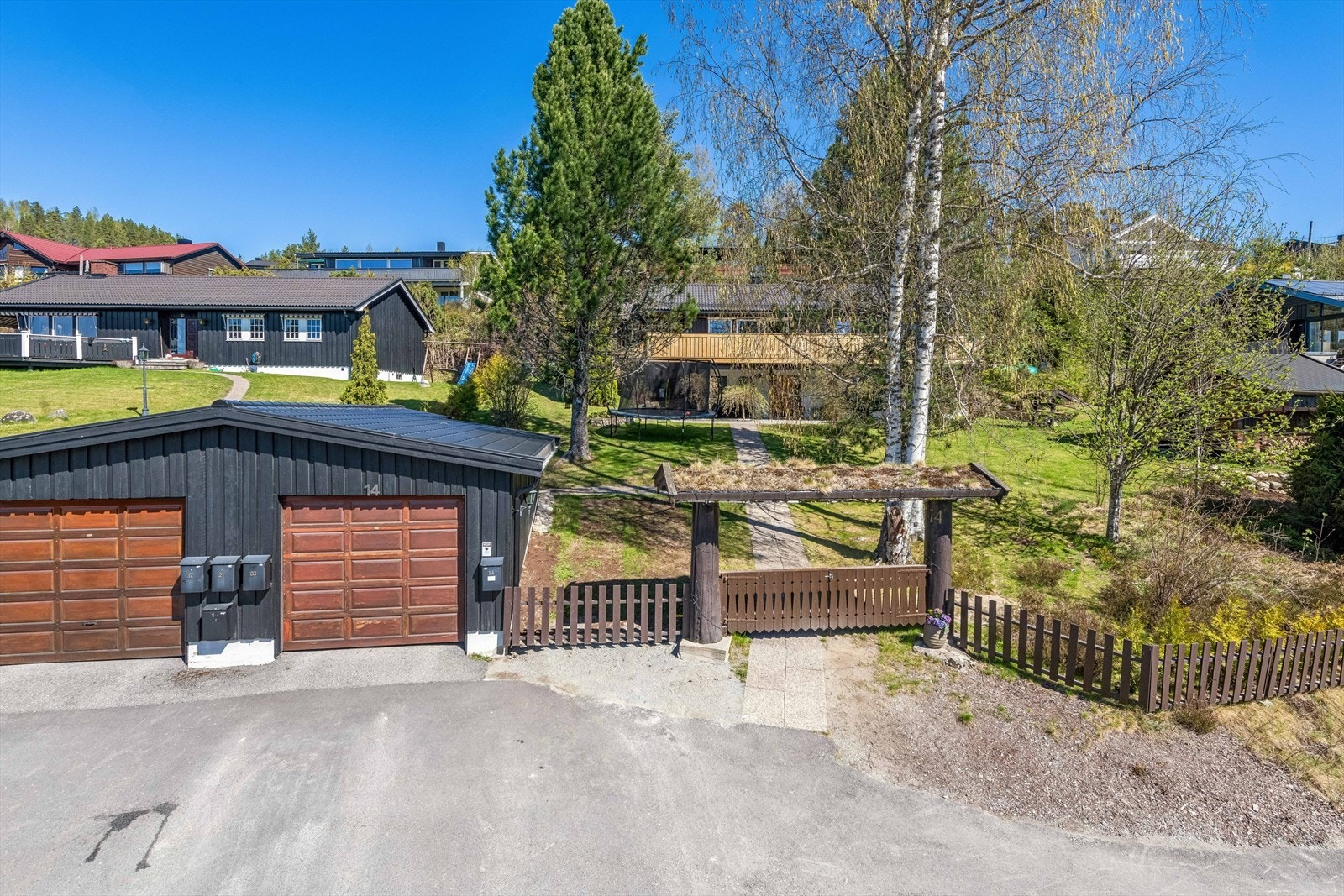 Det er gangavstand til det meste, og kun 5 minutter å gå til Langeland barneskole og nærmeste barnehage. Galleribilde