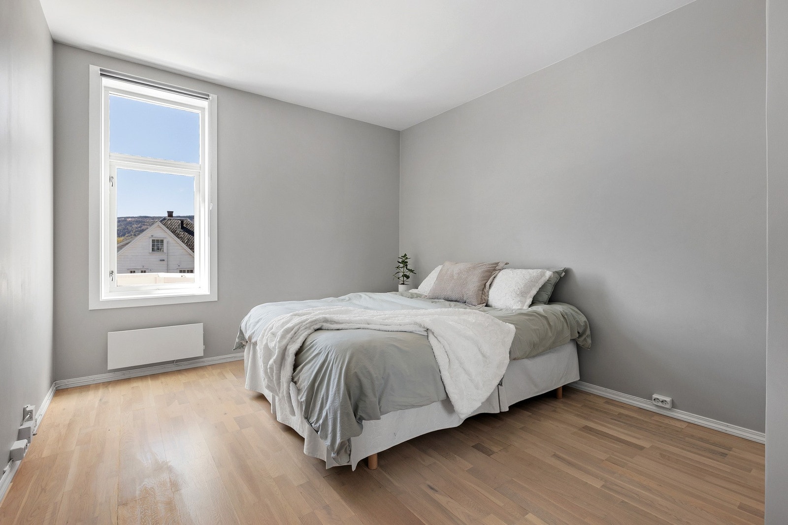 Soverom nr 4. Dette vender også mot vest. Uttrykkene på rommene er like og har alle moderne og tidsriktig fargevalg og bruk av materialer. Galleribilde