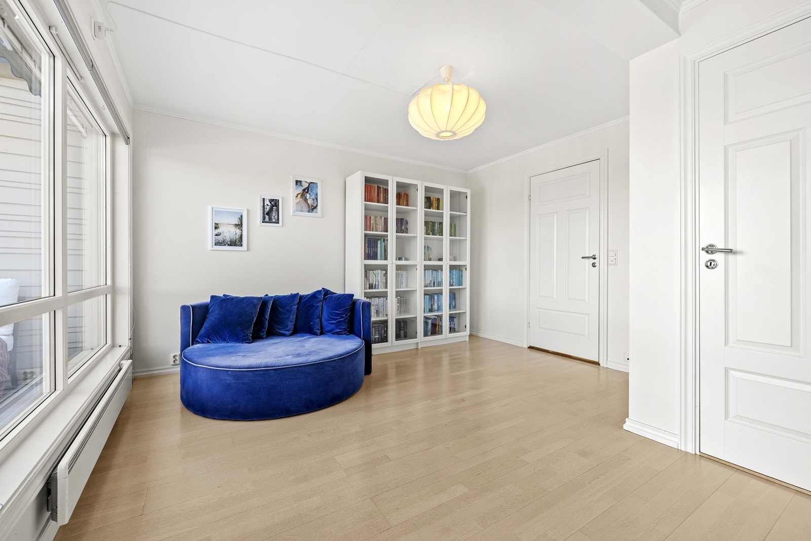 Loftstuen gir ekstra spillerom og kan innredes som TV-stue, lekerom eller kontor. Galleribilde