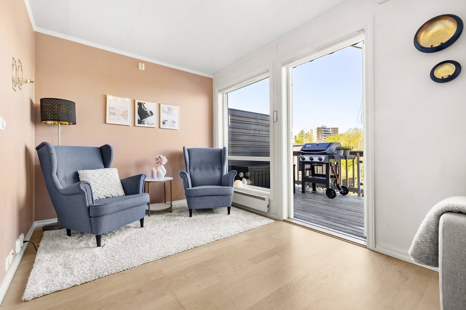 Vinduene har 3-lags energiglass fra byggeåret, som bidrar til god isolasjon. Galleribilde